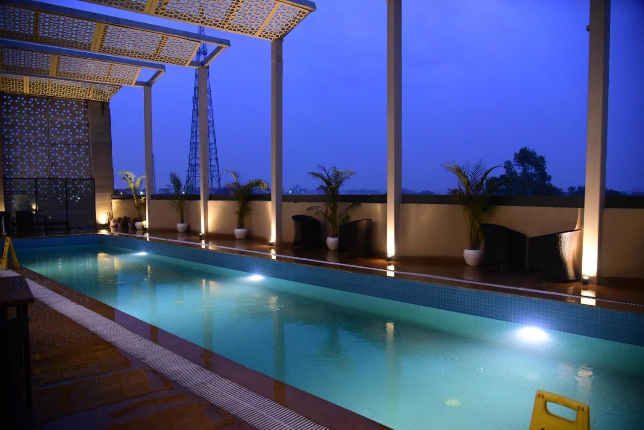 Ramaya Hotel Rohtak Dış mekan fotoğraf